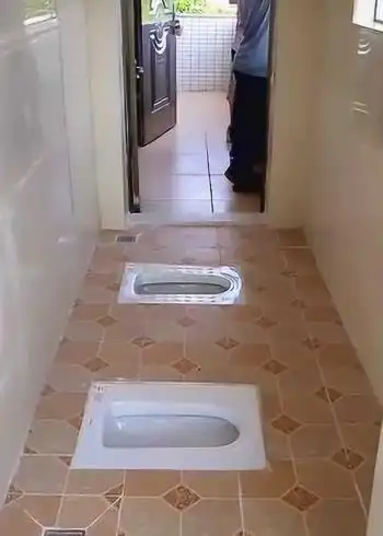 双人马桶,传说中的情侣蹲厕,想想挺浪漫的!