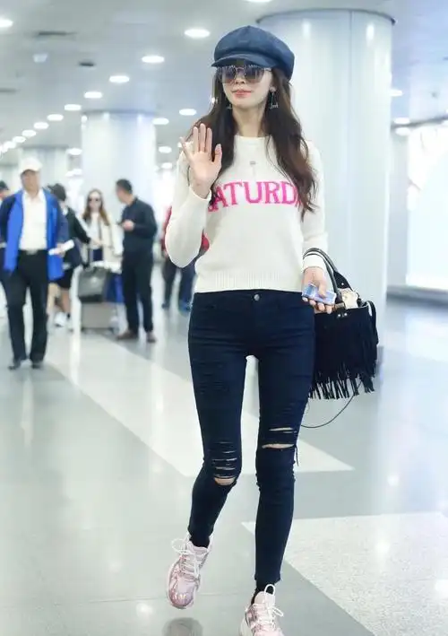 林志玲婚后也不放松,穿紧身牛仔裤快瘦成腿模,40 穿出少女样