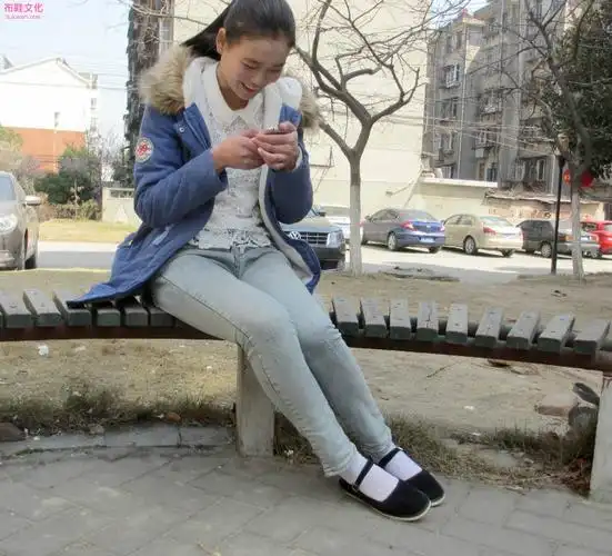 【转载】北京条绒布鞋少女