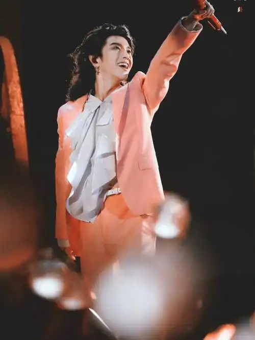 华晨宇美图2021年海口火星演唱会