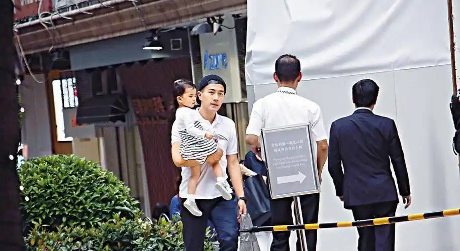 小糯米的超清晰正面照片,五官完美继承杨幂最美丽的地方_刘恺威_父亲