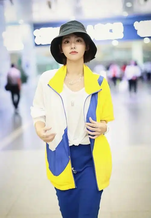 张嘉倪张嘉倪机场街拍.张嘉倪张嘉倪现身机场.