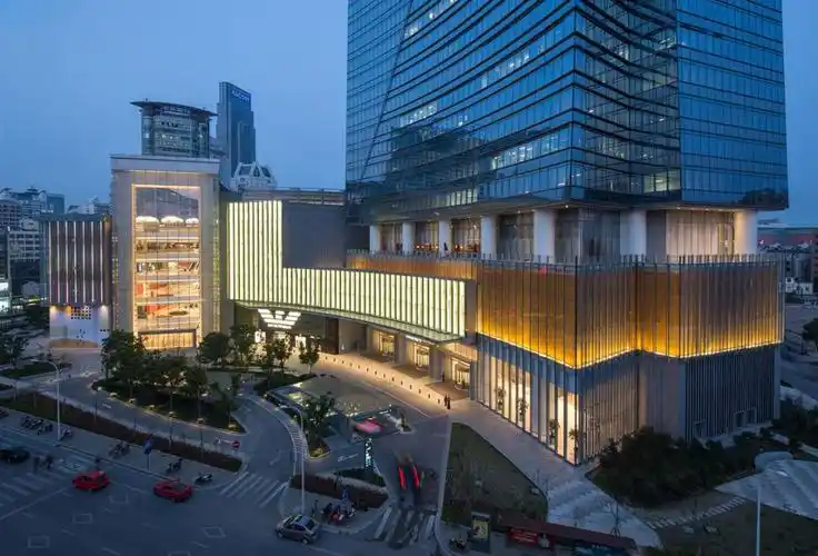 图片来源:无锡恒隆广场业态/品牌调整:重点调整服装,时尚精品,餐饮