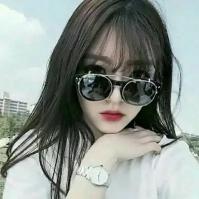 戴墨镜的酷女人头像