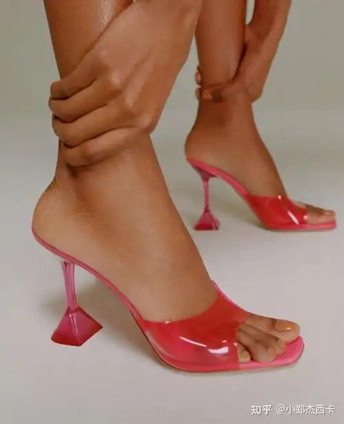 怀孕9个月的蕾哈娜惨遭男友劈腿?对象是她闺蜜,还捉奸在床?