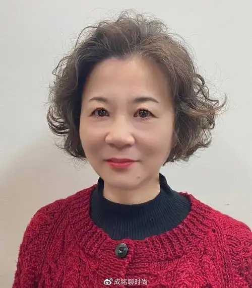 六十岁的老年女性怎样烫发好看9款减龄的卷发时髦洋气又大气