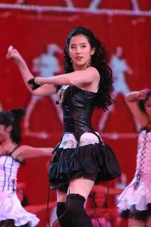 转型辣妹,刘亦菲"风骚"热舞