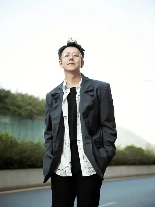 今天是痞帅痞帅的我