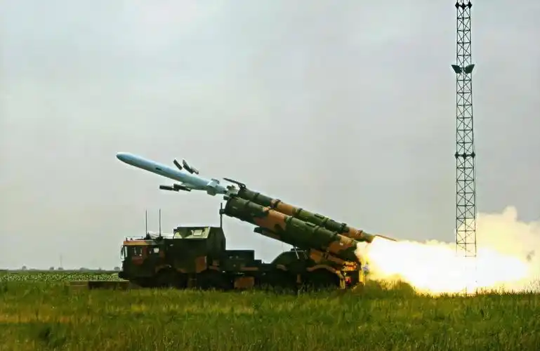 超音速巡航导弹东风100可隐身中远程打击的中流砥柱