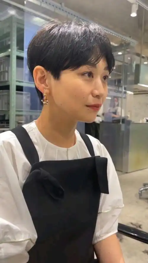 清爽干练的中性风露耳短发了解一下-度小视