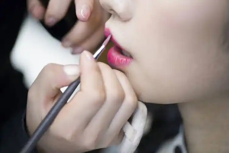 老年人,脸,头,脸颊,手,两个人,演员,电影明星,横图,特写,侧面,化妆