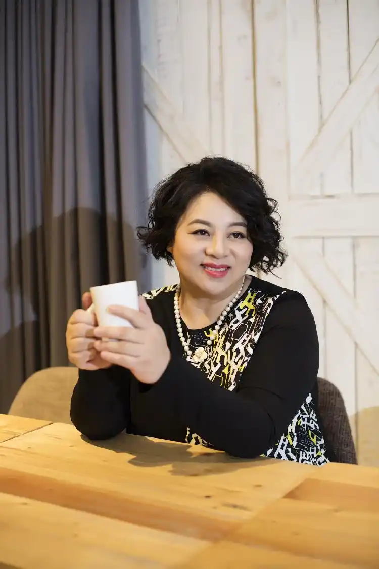 抗疫报告剧《在一起》霸屏后,作家六六再出新书