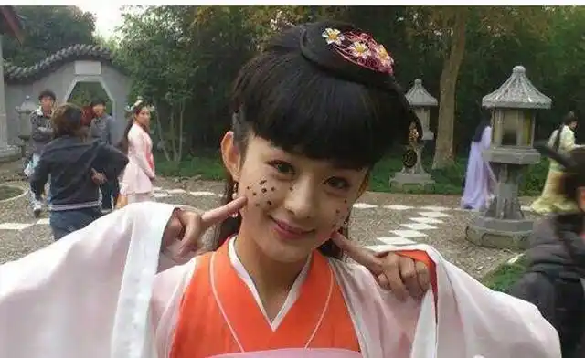 娱乐 正文 赵丽颖起初拍戏的时候不断都是在客串小角色,跑龙套!