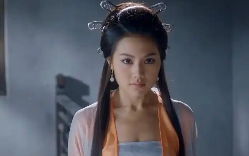 陈瑞经典歌曲《白狐》深情感人,凄美的歌词,让人心碎!