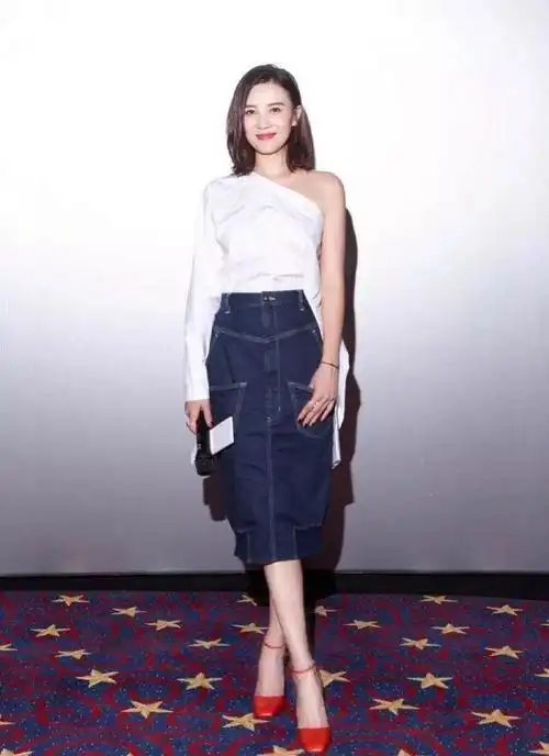 不会穿衣搭配的,跟着宋佳学时尚就对了,怎么穿都那么美