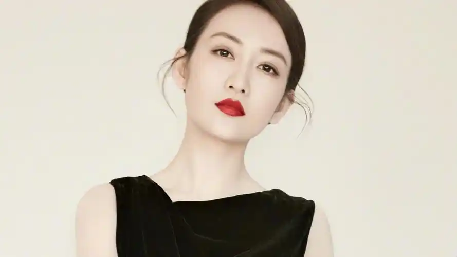 王鸥:临时悔婚惹怒袁姗姗,与杨幂明争暗斗,她究竟做了什么?