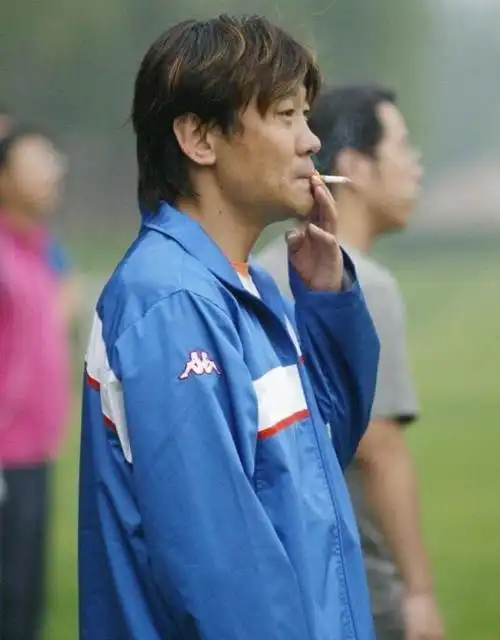 高峰个人资料高峰再次给中国足球敲响警钟