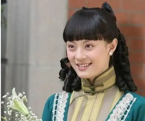 难怪她出道以来大作不断,孙俪和黄晓明合作的《新上海滩》让人拍手称