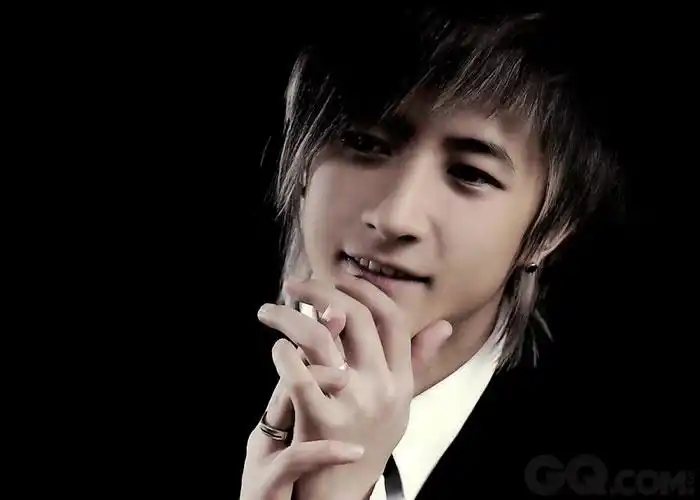 韩庚,早年在韩国出道,是韩国super junior组合的唯一中国成员,在韩国