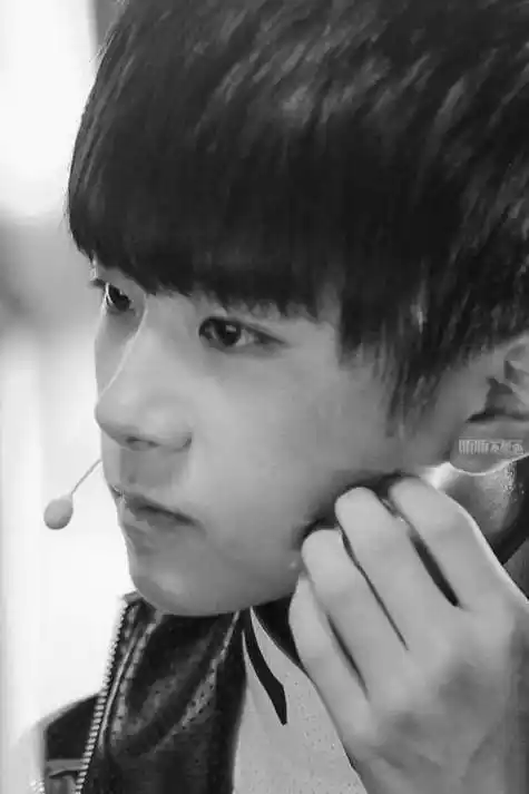 微博正文,易烊千玺正缘遇见时间塔罗牌占卜免费收到要测的有点