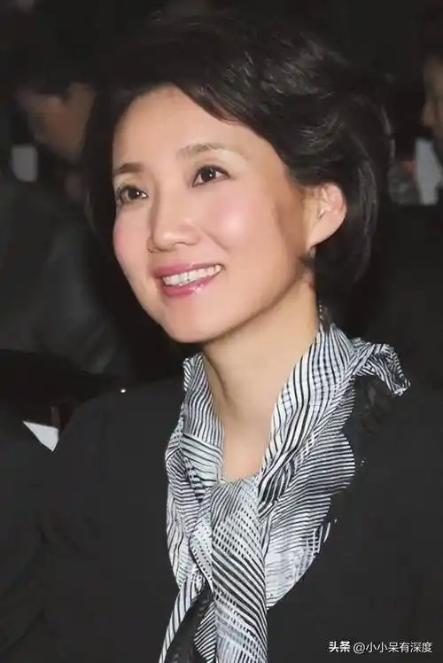 电视女主持人王宁,大气沉稳,她总嫌自己不够漂亮,以知性取胜_节目