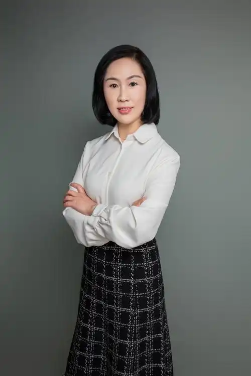 魏娜,女,讲师,毕业于苏州大学政治学理论专业,法学硕士学位,现为思政