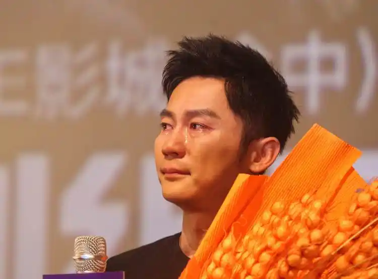 重庆影迷好给力!把《空天猎》导演李晨都感动哭了