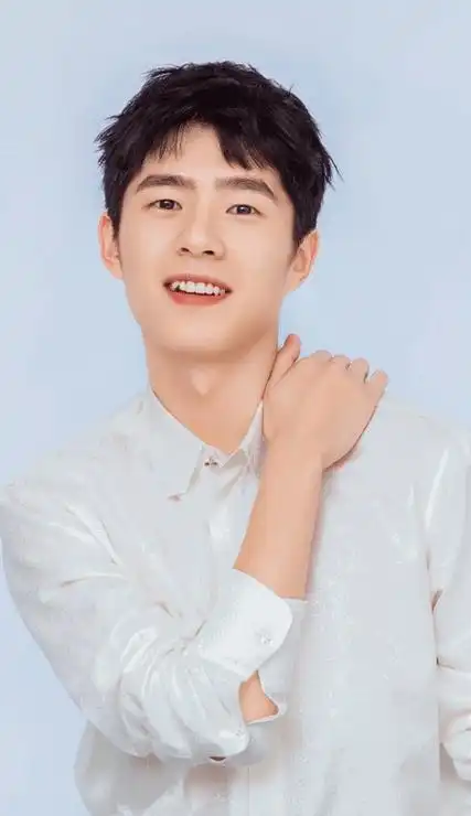 波虎牙弟弟刘昊然壁纸,阳光帅气图片桌面壁纸,一对小虎牙,笑起赖哪