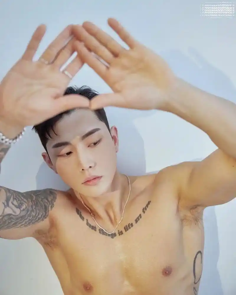 下了一整天雨的周五9715#健身 #腹肌 #肌肉男 #行走荷尔 - 抖音