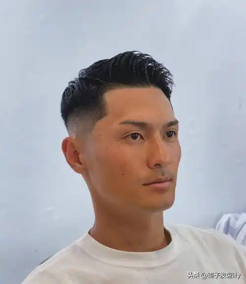 男人过了 35 岁,两侧铲短发型——精神帅气的不二之选