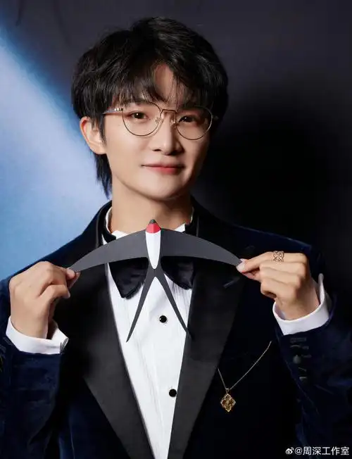 周深采访现场清唱小美满##周深m榜见面会清唱小美满