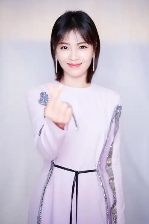 刘涛的发型终于选对及肩短发清新柔美搭配浅紫礼裙美得开了挂