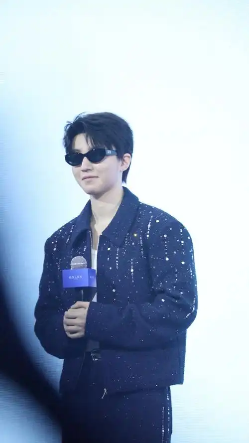 晚睡福利@tfboys-王俊凯  @bolon暴龙眼镜