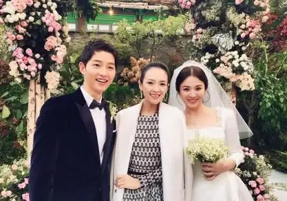 昨日下午,宋仲基和宋慧乔的"双宋婚礼"在首尔市中心的新罗酒店举行