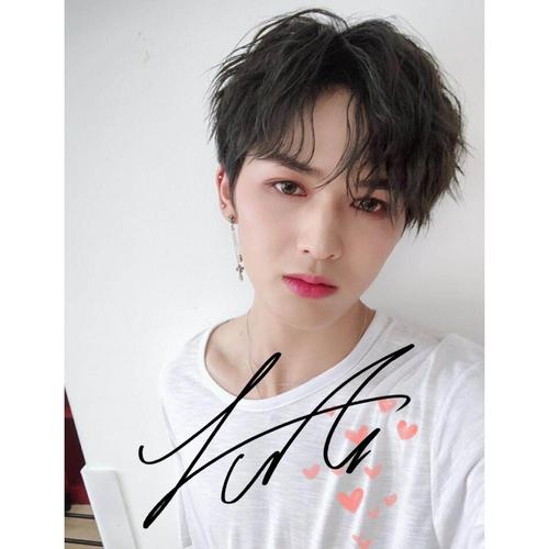 6寸   朱正廷    亲笔签名照片新款热门宣传照签名照 7号