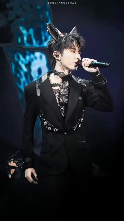 马嘉祺爱心露背拖尾礼服##时代少年团今天换妆造了