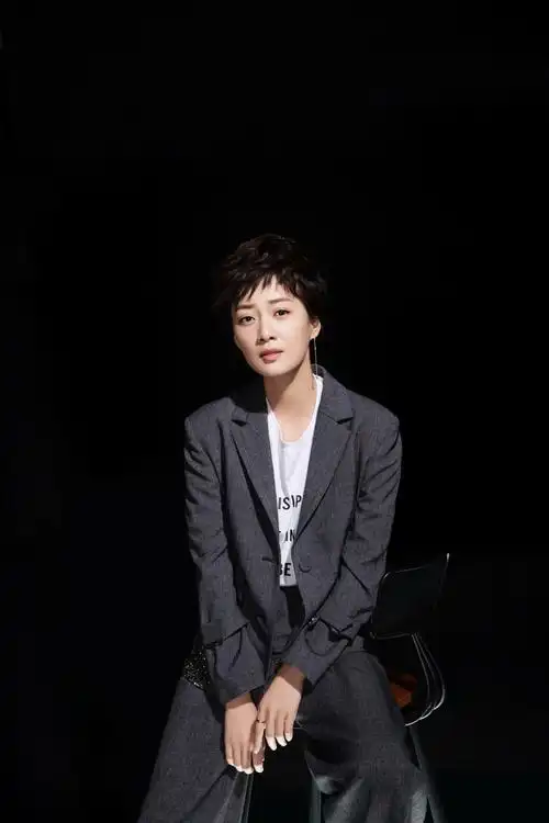 艺乐杂志专访徐梵溪不被万众期待绑架