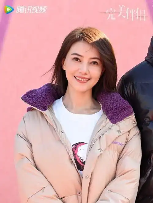 高圆圆复出后演绎律政佳人齐肩短发又美又飒湿发的她更美了