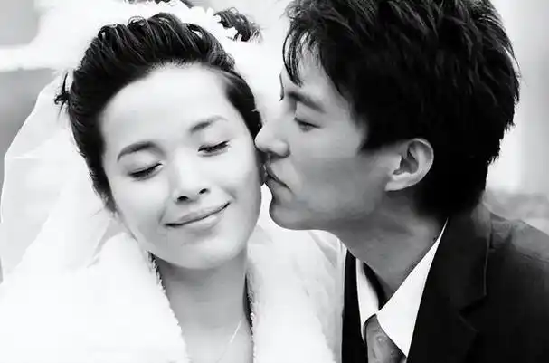 靳东也不辜负妻子的期望,事业节节