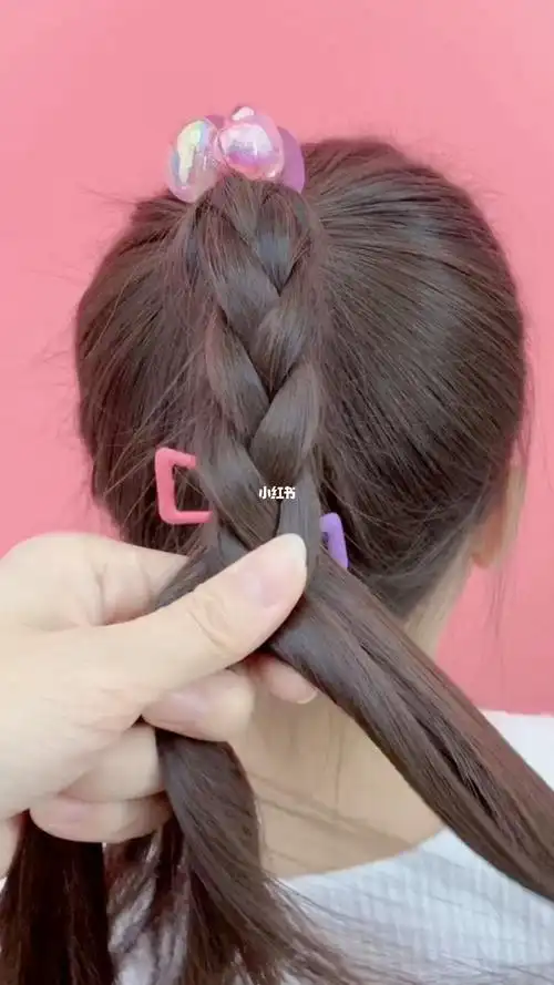 鱼骨立体马尾辫编发教程