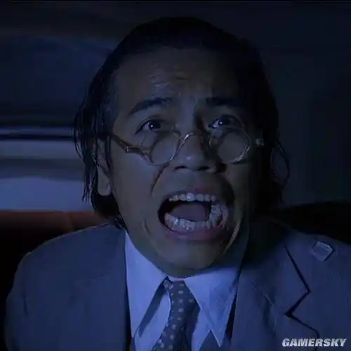 曾签约于香港电台《左邻右裡》全职演员,1994年拍摄《九品芝麻官》