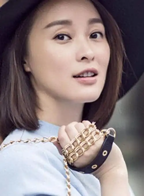 在演艺圈,有一位女演员备受赞誉,她的名字叫吴越.