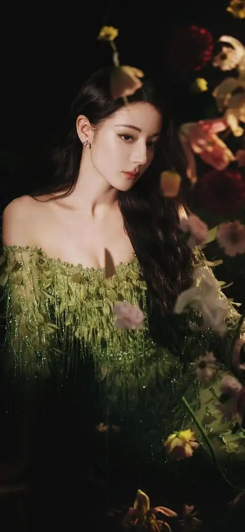 分享一组迪丽热巴壁纸