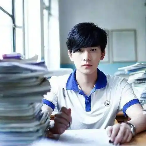 原创当肖战龚俊宋亚轩等一众男星穿上校服你最想和谁做同桌