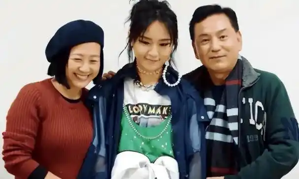 周笔畅情感路坎坷,38岁未嫁遭父母"催婚"不断