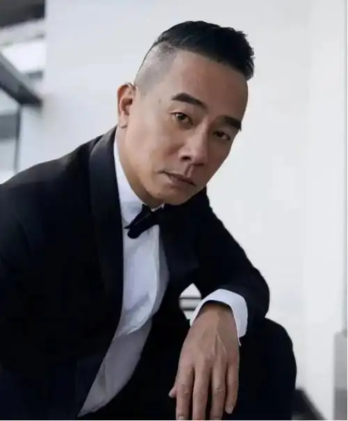 陈小春:用尽毕生找不回被3000元卖掉的亲弟弟,身价上亿又有何用