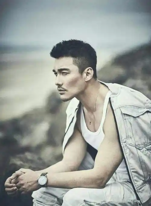 模特胡兵个人资料简介(中国第一男模胡兵现状如何)-流速屋