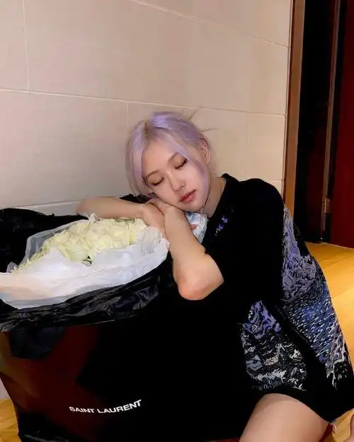 rose蓝发##朴彩英微博