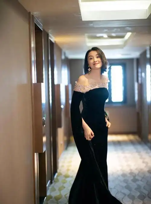 吴越终于不低调一身黑裙美得让人惊心动魄一直单身还是有用的