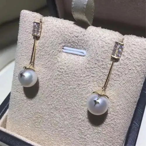 无暇 现货不多 价格:750 18k卡地亚款耳钉,畅销款…… 8毫米海水珍珠